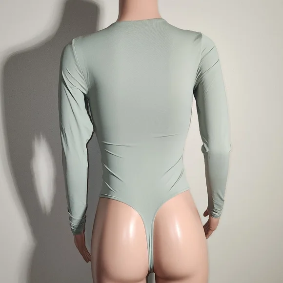 Chic Long Sleeve Bodysuit in Light Green - Picture 4 of 9
